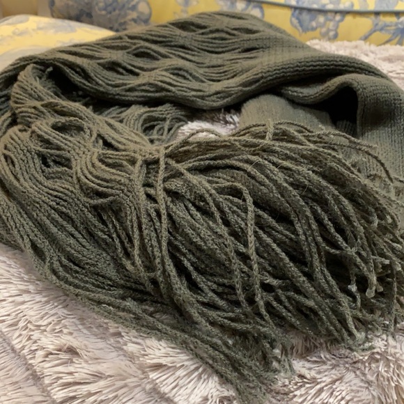 Beautiful knit scarf - Picture 4 of 8